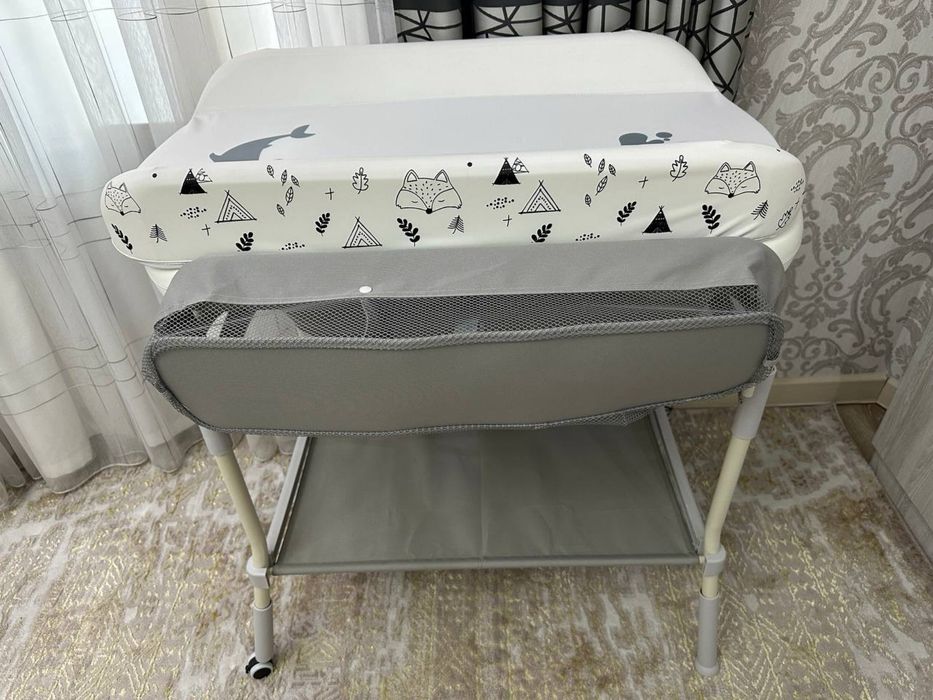 Пеленальный столик и ванночка 2в1.