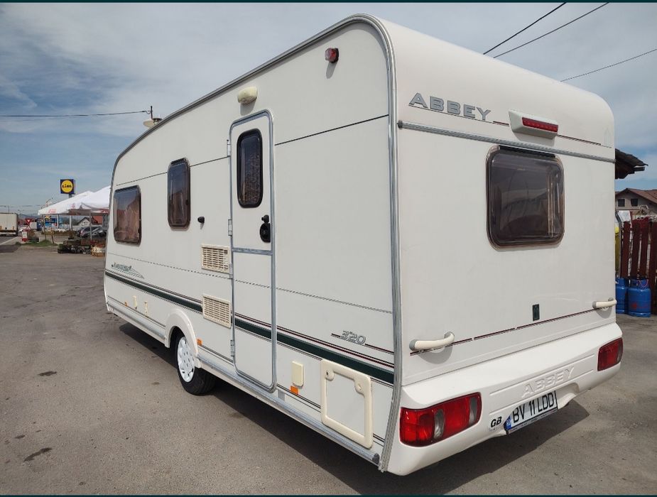 Rulotă Abbey Aventura 
An fabricație 2002
Rulotă este pentru 4/ 5 pers