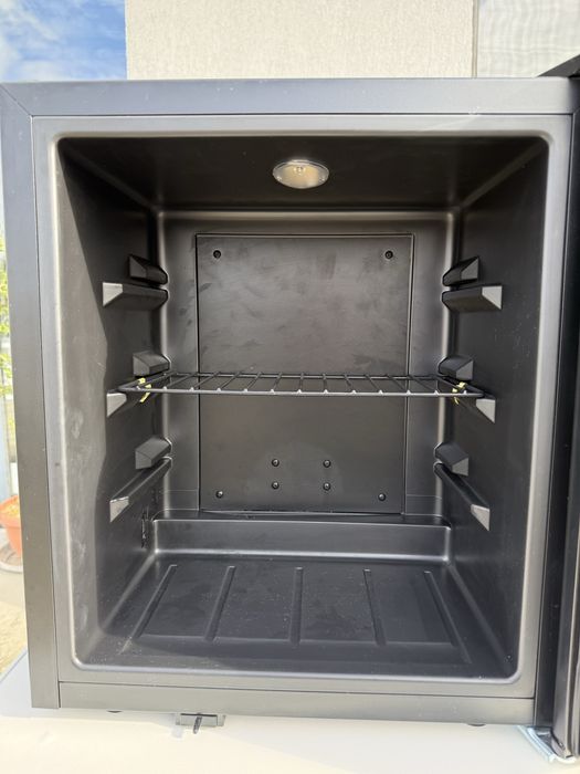 Черен минибар - малък хладилник