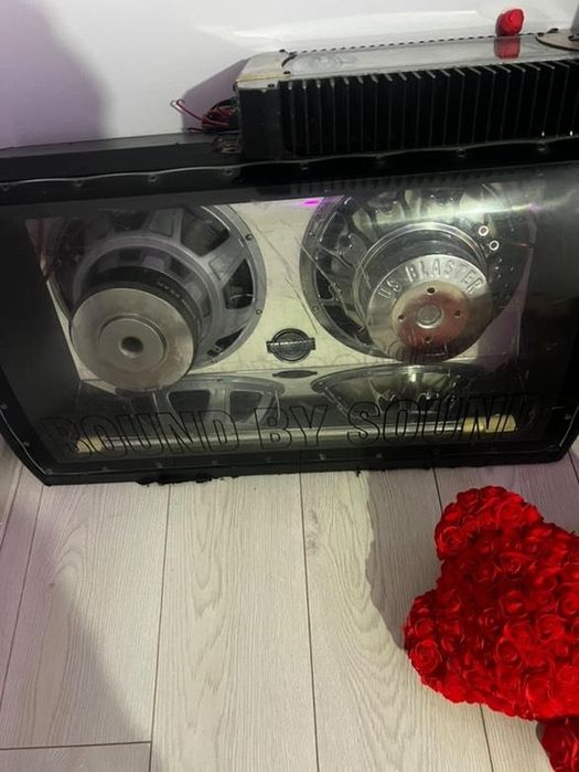 Subwooferul + amplificator 4 canale cu cablaj cu valuri RCA