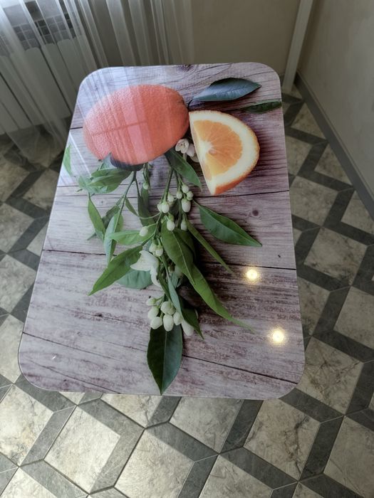 Продам кухонный стол (стекло)