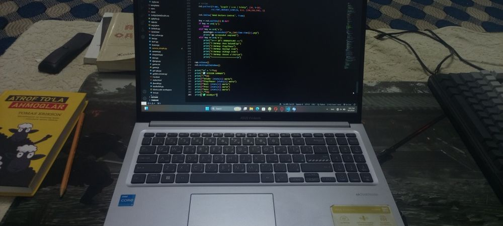 Asus vivobok a15 core i3 4/256holati yangi