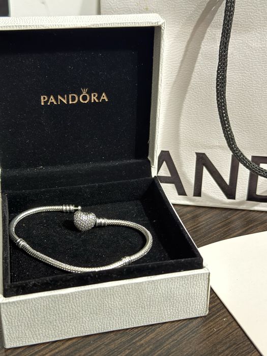 Гривна Pandora 18/19 см някъде