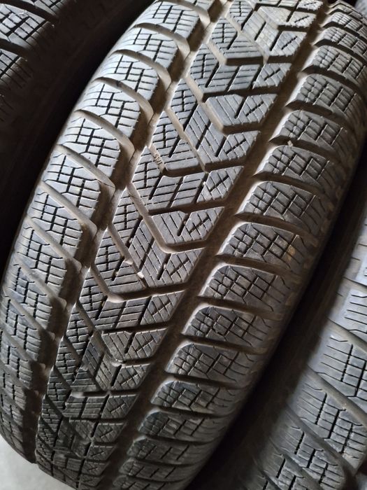 4 Anvelope de iarnă 215 65 r17 Pirelli