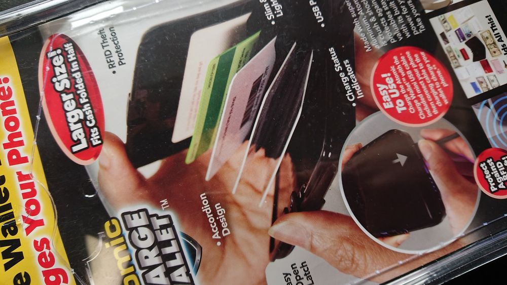 Card holder cu power bank (baterie externa)