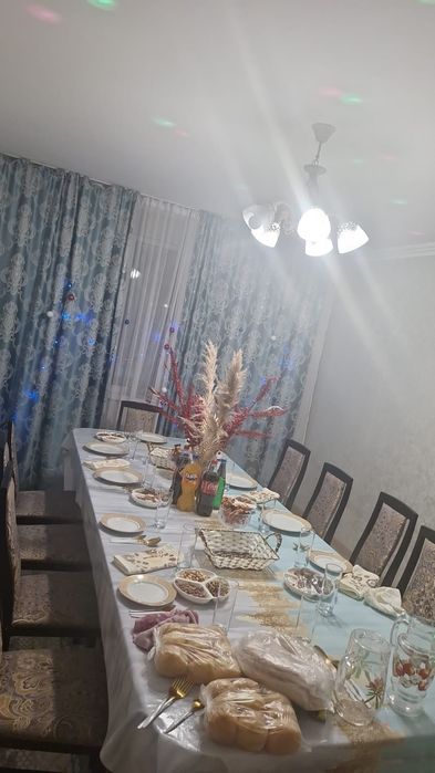 Продается стол и тулья.