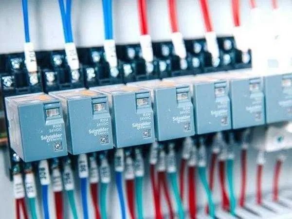 Листогибочные пресс с окнтроллером E22