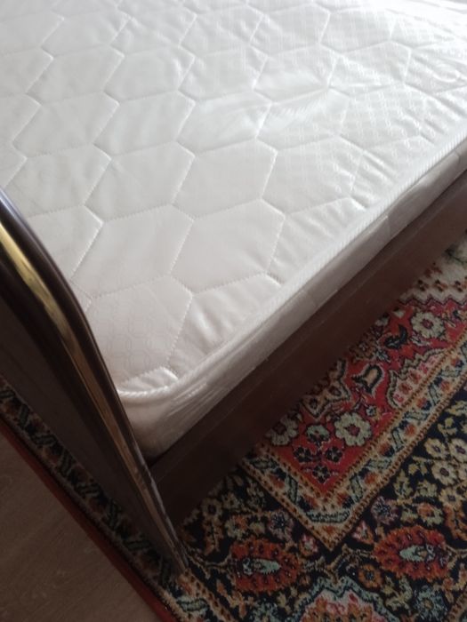 Кровать спальная