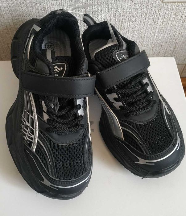 Детские кроссовки