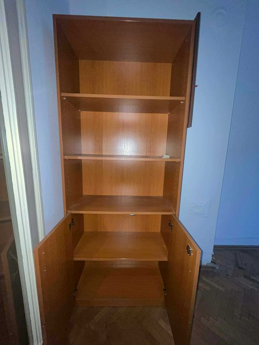 Библиотека със шкаф