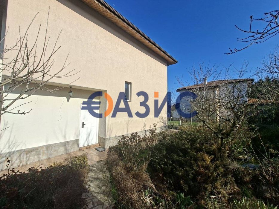 Къща 173 кв. м. на парцел 757 кв. м., в с. близнаци, Общ. Аврен,