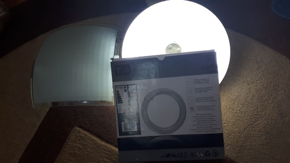 Vînd 2 corpuri de iluminat