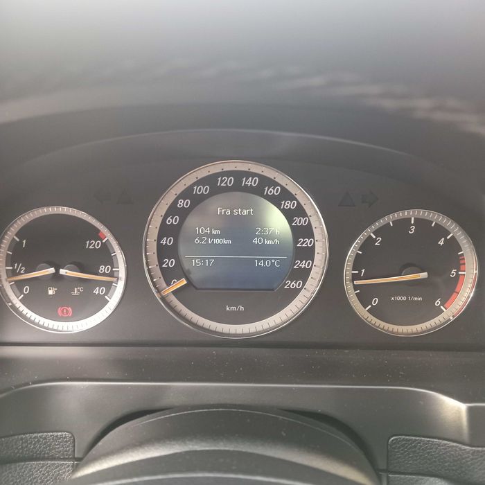 Автомобил  Мерцедес Бенц с200