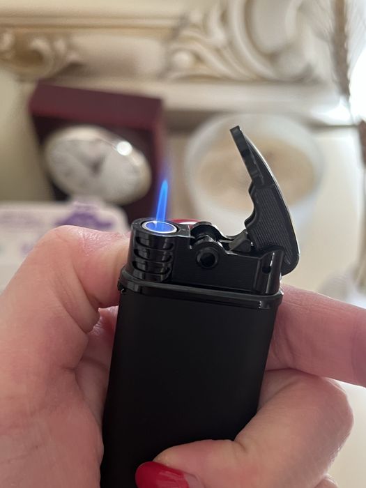 Газовая зажигалка