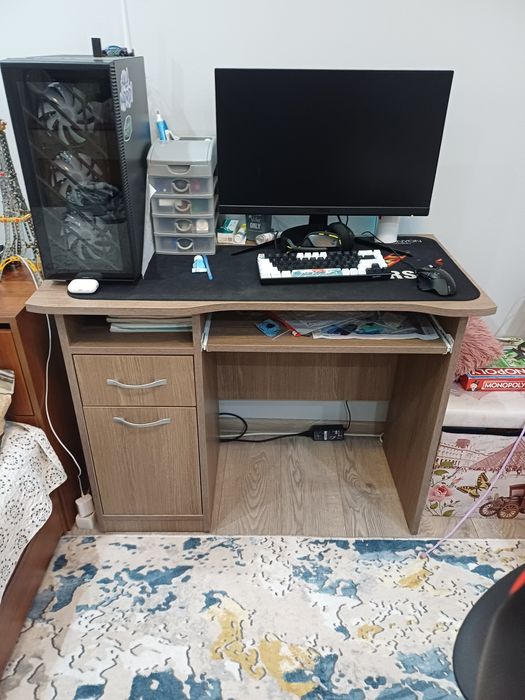 Единични легла и бюра