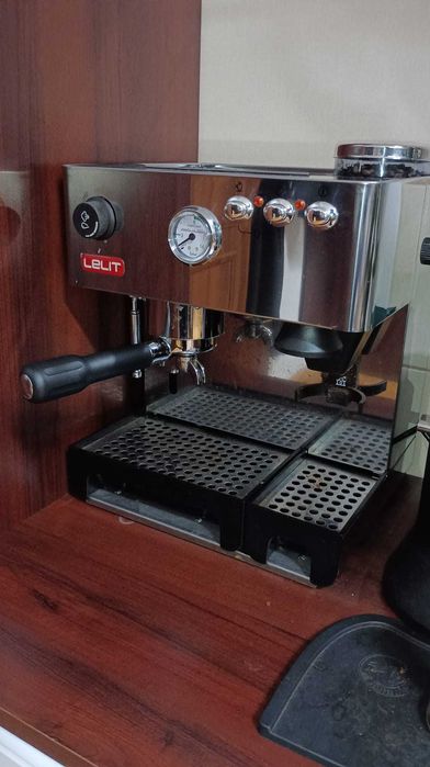 Espressor Lelit PL042 EM cu rasnita incorporată
