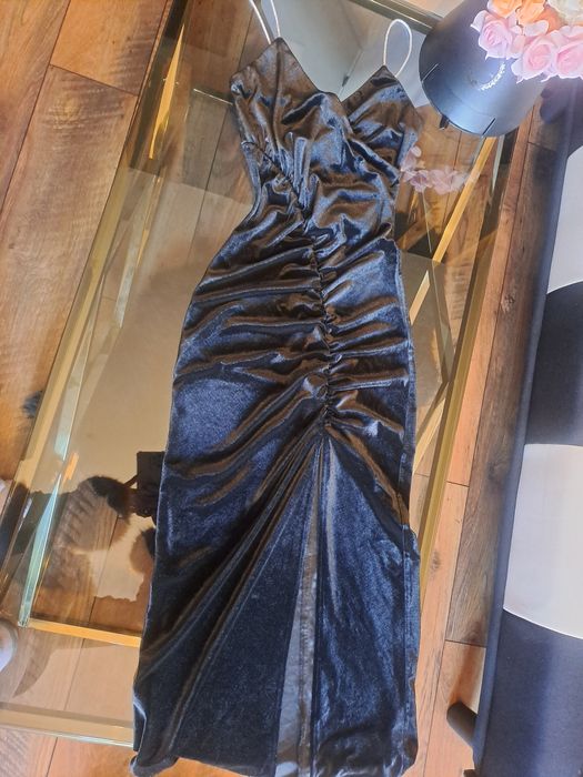 Официални рокли различни размери.