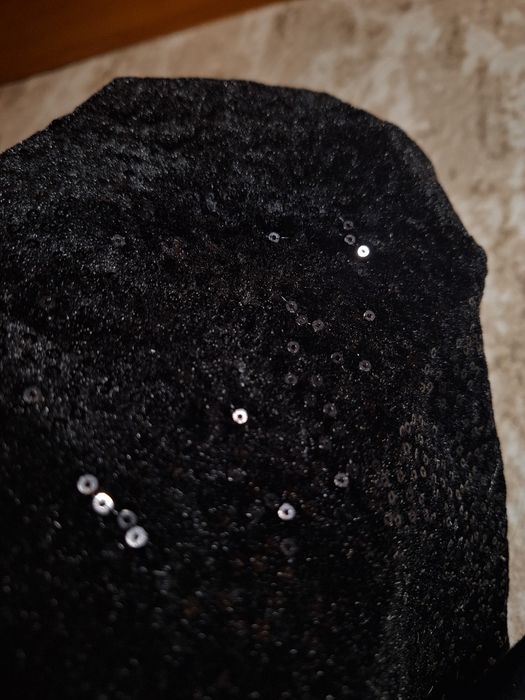 Черен топ с пайети