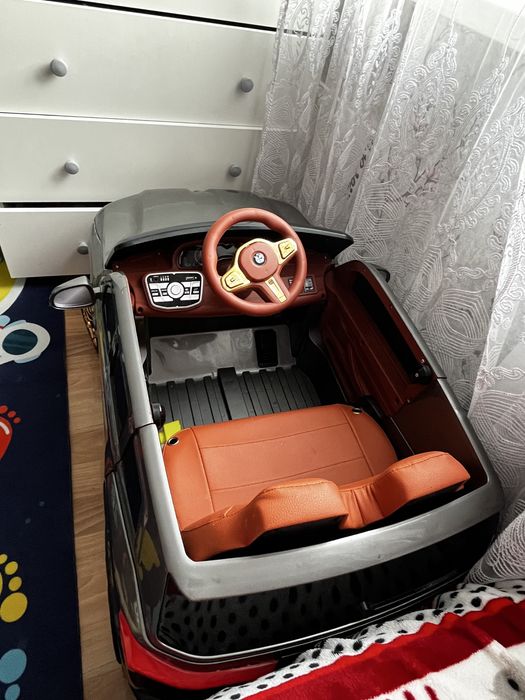 Детская машинка на пульту