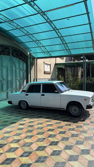 Vaz 2107 sotiladi