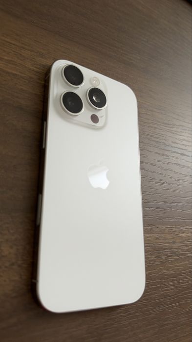 Продам iPhone 16 Pro, 256 ГБ, White Titanium (белый титан).