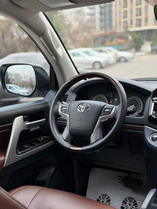 Sotuvda Toyota Land Cruiser 200