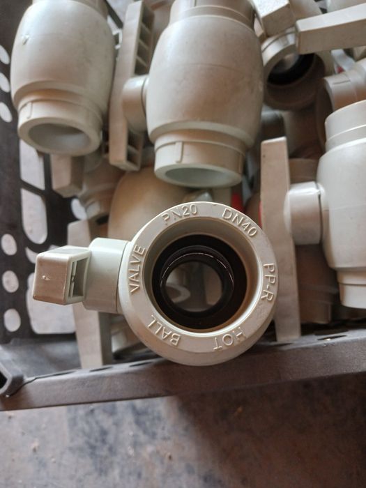 Кран пластик на 40 полуоборотный