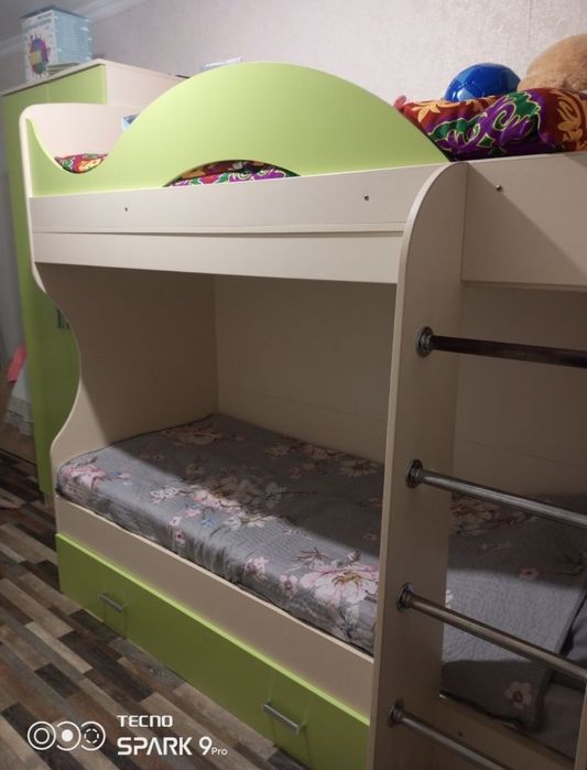 Продам двух ярусную кровать