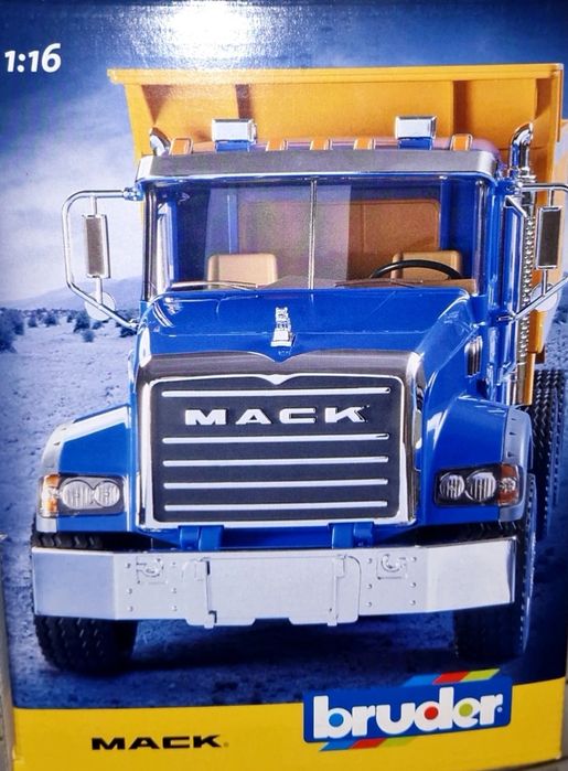 Самосвал MACK Bruder