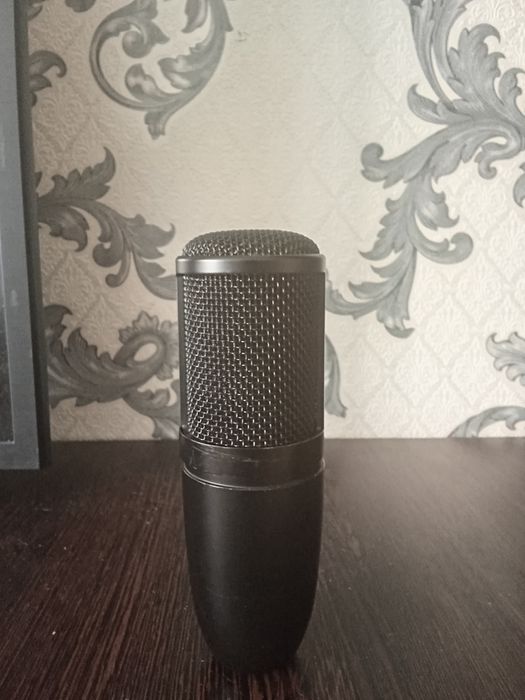 Продам студийный микрофон AKG P120