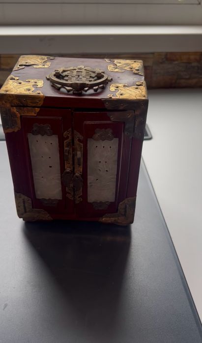 Дървена кутийка за бижута