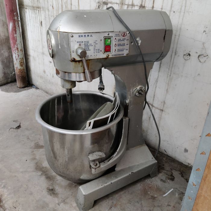 Тестомесильная машина