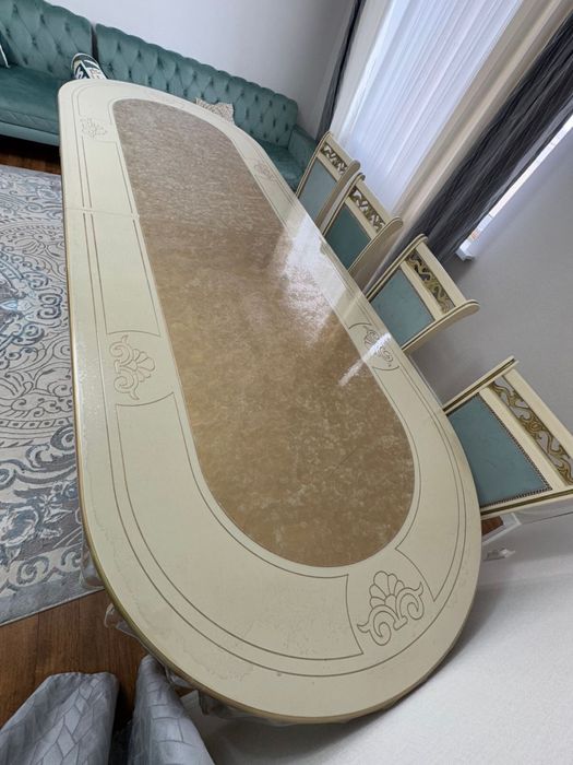 Продаем стол в отличном состоянии