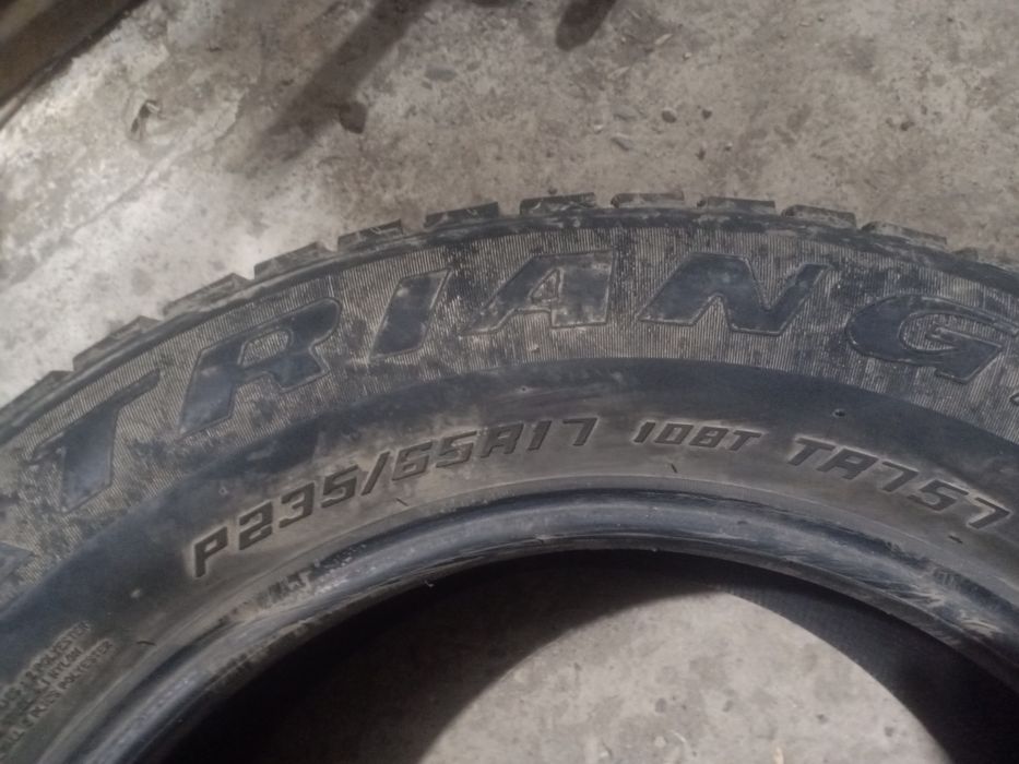 Зимние шипованные шины 235/65 R17