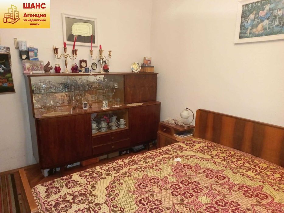 Продава се Тристаен апартамент в Плевен, Идеален център - 95 кв.м за 1148 €/кв.м - Снимка #2