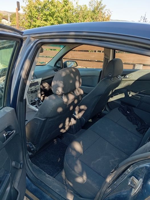 Vând Opel astrasedan