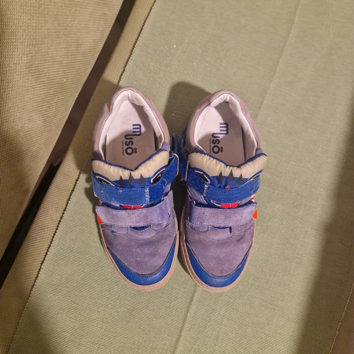 Продам детские кроссовки