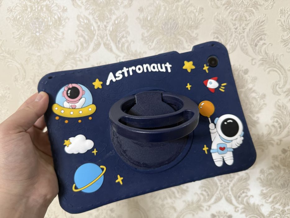 Планшет Samsung с чехлом