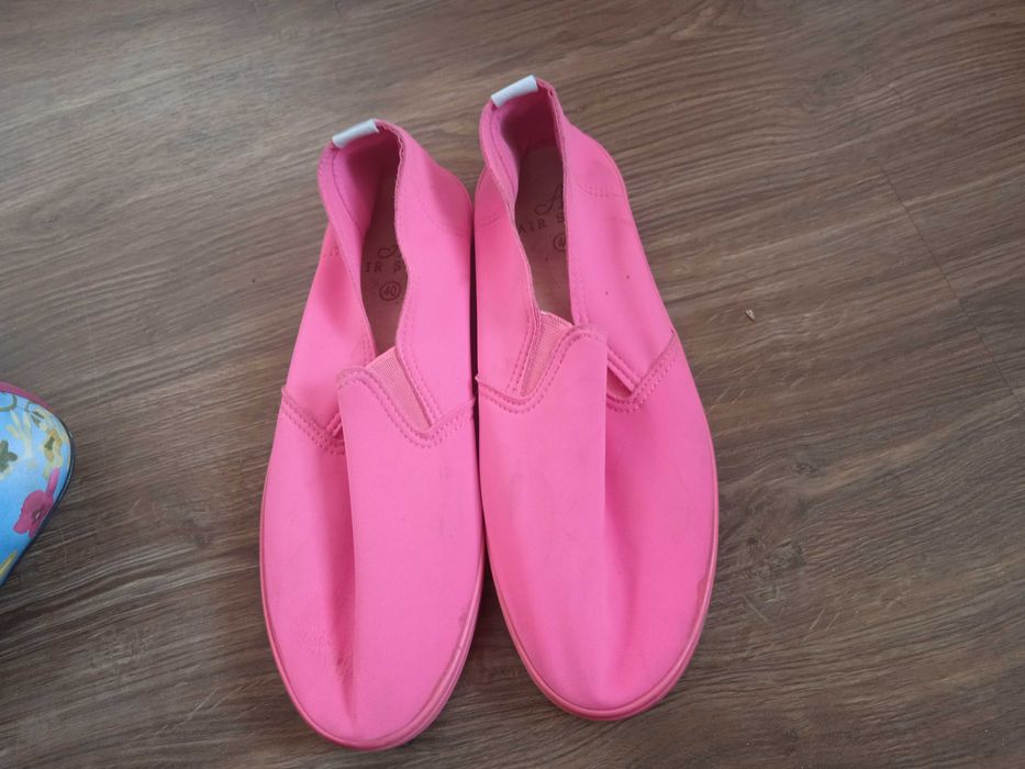 Дамски обувки. 10 €