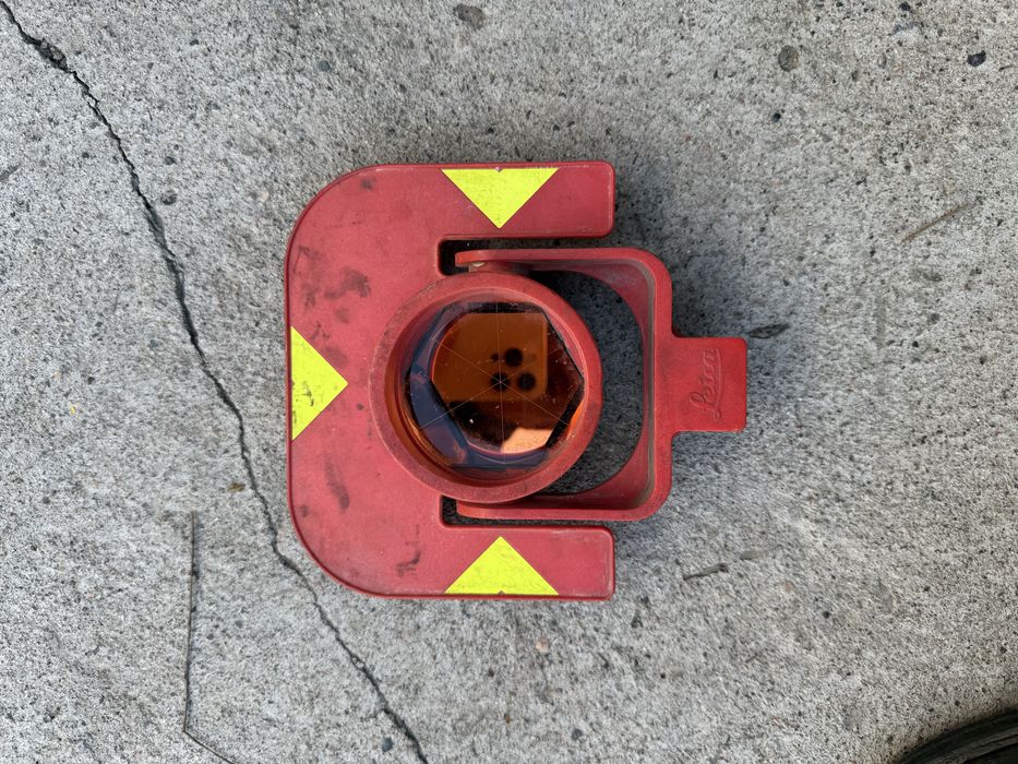 Отражатель  (призма)