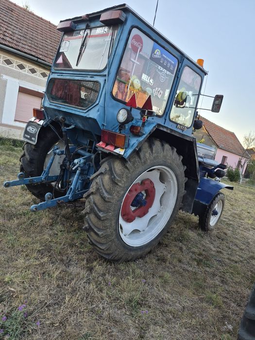 Tractor universal 650