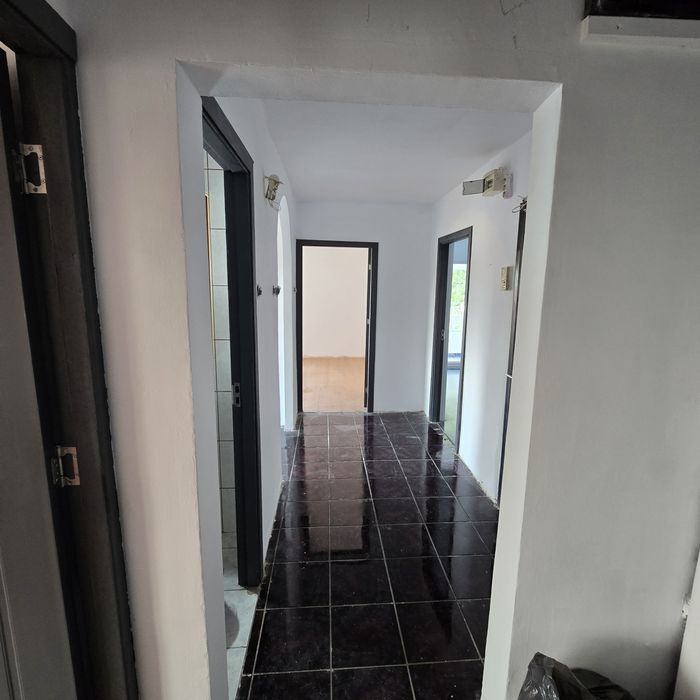 Ocazie! Apartament Spațios 3 Camere, 2 Băi, 3 Balcoane - Etaj 2, Zona Velenţa, Strada Şcoalelor, Oradea