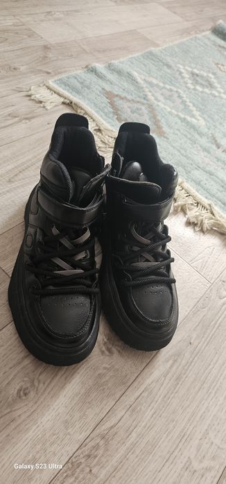 Продам ботинки на мальчика