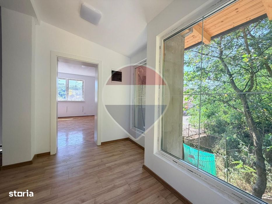 Casă spațioasă, complet renovată la interior, 4 camere, 2 băi