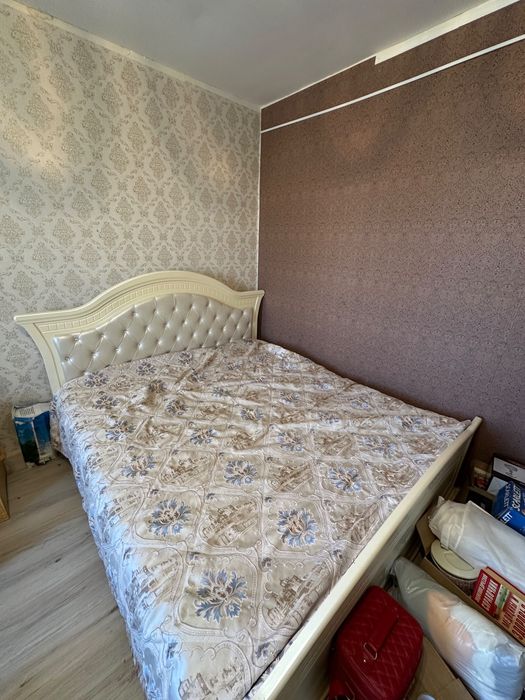 Продается спальный гарнитур.