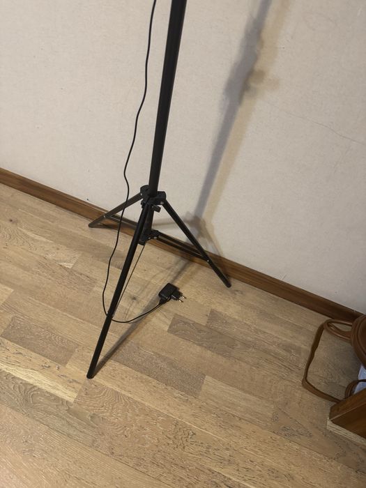 Продам фотолампу кольцо с подставкой