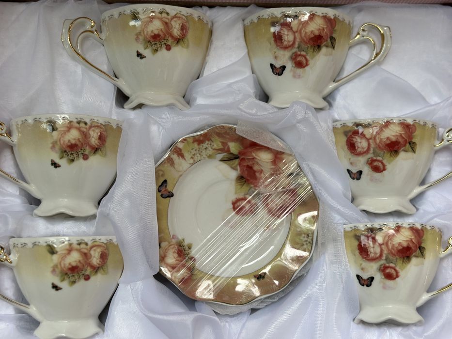 Комплект чаши за кафе с чинийки