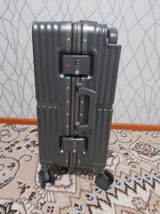Чемодан размер М. Ручная кладь
