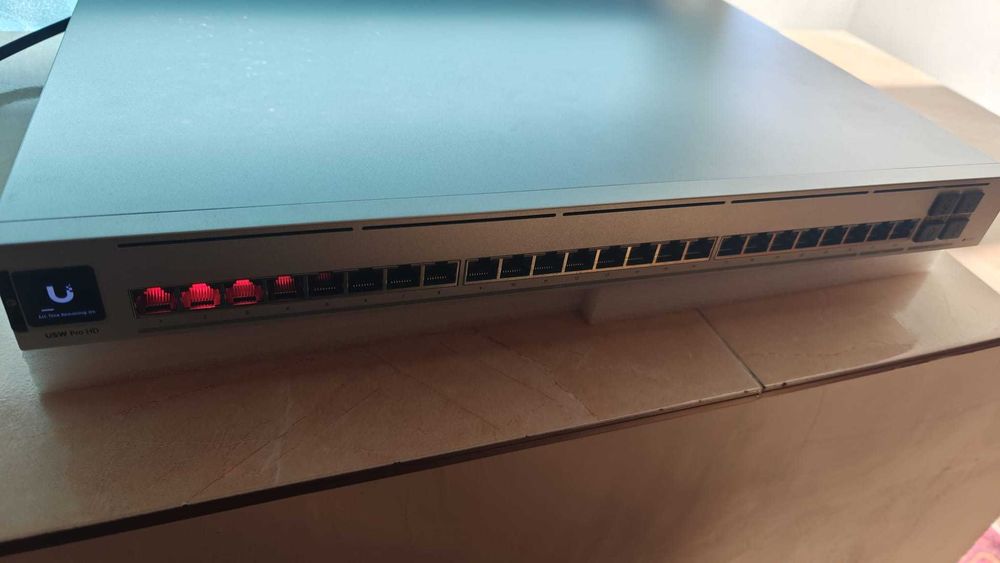 Switch UniFi USW-Pro-HD-24 Multi-Gigabit 2.5G / 10G Etherlighting