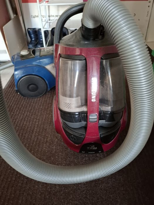 Два пылесоса Samsung